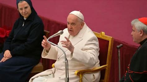 Vatikan’dan eşcinsel çiftlerin kilisede kutsanmasına onay